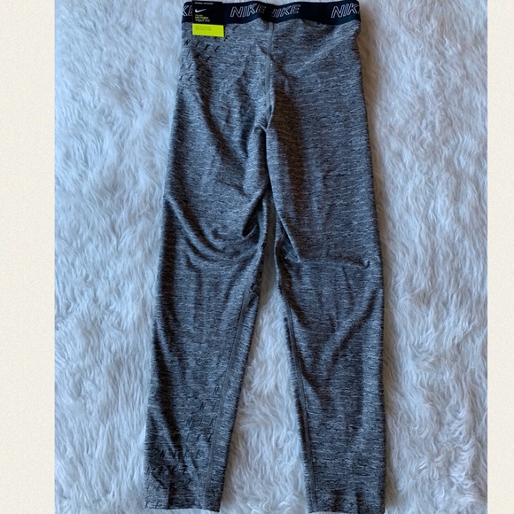 NWT Nike Victory Tight Fit Cropped Legging - Picture 3 of 8